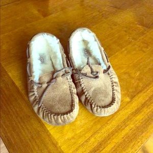 Youth (Girls) Size 2 Ugg Slip Ons